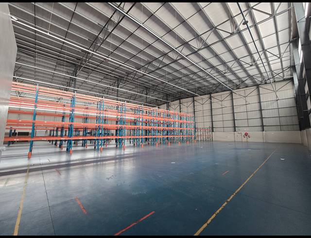 3,234M² WAREHOUSE FOR SALE IN COSMO BUSINESS PARK